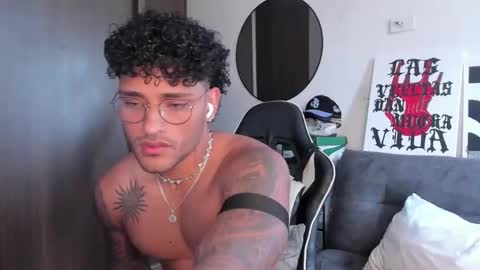 Snapshot of alessandro_vanni chatting on October 2, 2:02 pm Alessandro Vanni online show from October 2, 2:02 pm