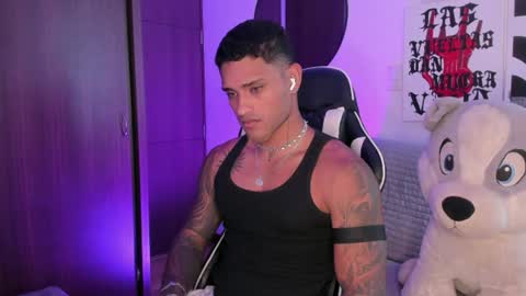 Snapshot of alessandro_vanni chatting on June 16, 2:19 pm Alessandro Vanni online show from June 16, 2:19 pm