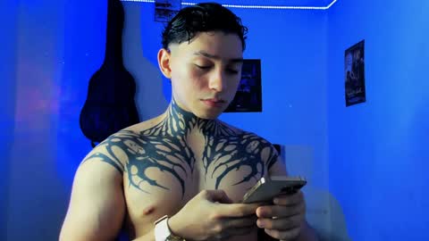 Snapshot of alessandro_wolf chatting on December 7, 11:23 pm Alessandro online show from December 7, 11:23 pm