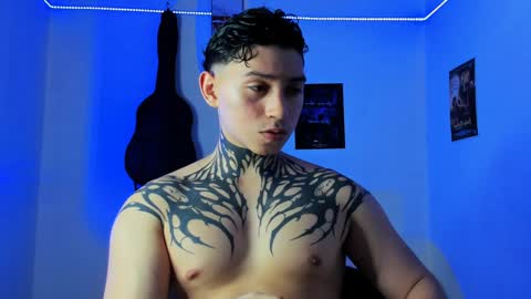 Snapshot of alessandro_wolf chatting on January 19, 1:32 am Alessandro online show from January 19, 1:32 am