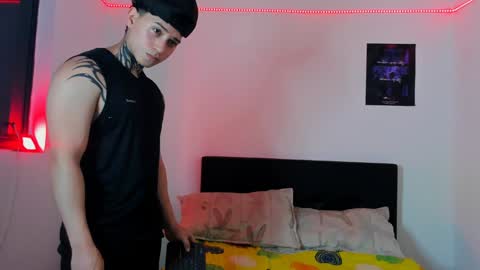 Snapshot of alessandro_wolf chatting on February 1, 3:19 am Alessandro online show from February 1, 3:19 am