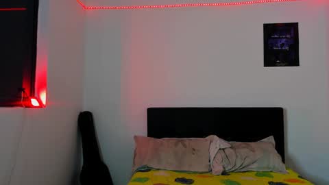 Snapshot of alessandro_wolf chatting on February 3, 3:31 am Alessandro online show from February 3, 3:31 am