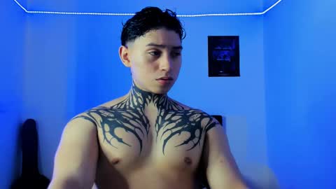 Snapshot of alessandro_wolf chatting on February 16, 12:30 am Alessandro online show from February 16, 12:30 am