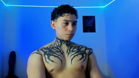 Snapshot of alessandro_wolf chatting on February 23, 11:47 pm Alessandro online show from February 23, 11:47 pm