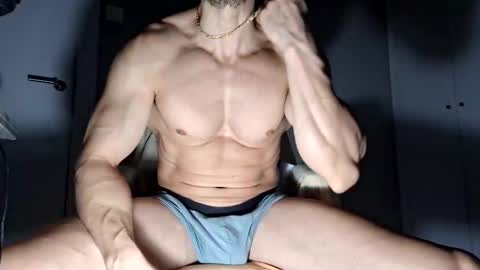 Snapshot of alessandrospain82 chatting on November 20, 7:13 pm Alessandro online show from November 20, 7:13 pm