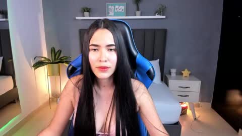 A L E S S I A online show from February 10, 9:04 pm