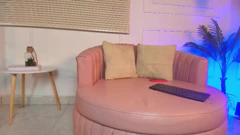 Snapshot of alessia_moon1 chatting on October 18, 4:30 pm Alejandra online show from October 18, 4:30 pm