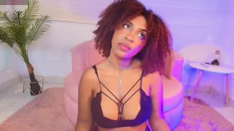 Snapshot of alessia_moon1 chatting on November 19, 1:11 pm Alejandra online show from November 19, 1:11 pm