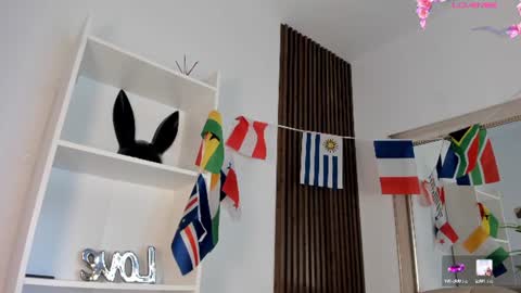 Snapshot of alessia_moon1 chatting on June 25, 1:48 pm Alejandra online show from June 25, 1:48 pm