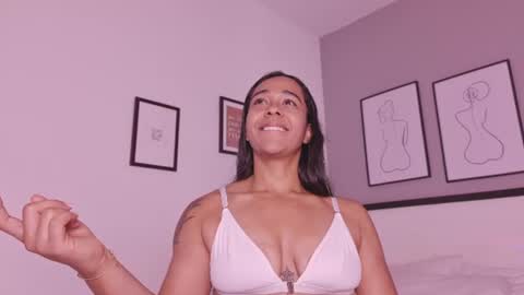 Snapshot of alessia_selene chatting on July 18, 8:23 pm alessia_selene online show from July 18, 8:23 pm