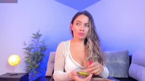 Snapshot of alessia_taylorr chatting on February 18, 11:22 am Alessia Everyday From 0530 to 1430 Col Time online show from February 18, 11:22 am