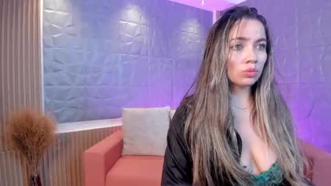 Snapshot of alessia_taylorr chatting on February 25, 12:13 pm Alessia Everyday From 0530 to 1430 Col Time online show from February 25, 12:13 pm