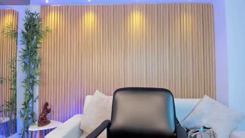 Snapshot of alessia_taylorr chatting on November 11, 12:05 pm Alessia Everyday From 0530 to 1430 Col Time online show from November 11, 12:05 pm