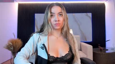 Snapshot of alessia_taylorr chatting on November 20, 11:32 am Alessia Everyday From 0530 to 1430 Col Time online show from November 20, 11:32 am