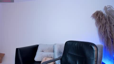 Snapshot of alessia_taylorr chatting on December 2, 11:48 am Alessia Everyday From 0530 to 1430 Col Time online show from December 2, 11:48 am