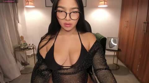 Snapshot of alessia_will chatting on December 2, 3:23 am Alessia Will online show from December 2, 3:23 am