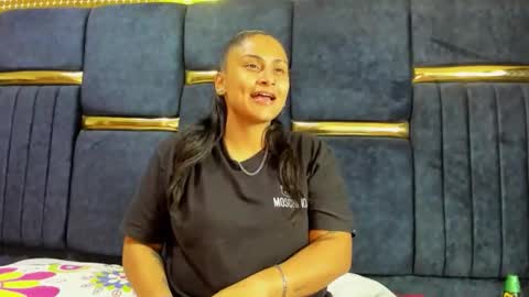 Snapshot of alessiaandscarlet chatting on November 25, 11:32 am Alessie and scarlet online show from November 25, 11:32 am