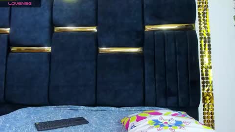 Snapshot of alessiaandscarlet chatting on December 1, 11:15 am Alessie and scarlet online show from December 1, 11:15 am