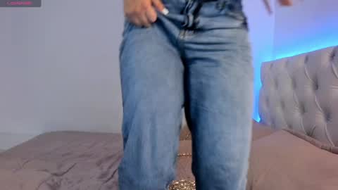 Snapshot of alessiabaum18 chatting on January 20, 2:01 am CATA online show from January 20, 2:01 am