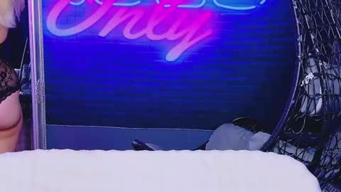 Snapshot of alessiacroft chatting on May 5, 3:47 am alessiacroft online show from May 5, 3:47 am