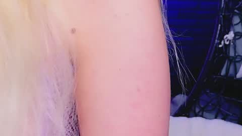Snapshot of alessiacroft chatting on May 11, 12:05 am alessiacroft online show from May 11, 12:05 am