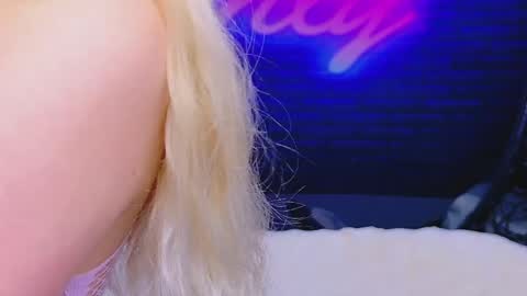 Snapshot of alessiacroft chatting on June 1, 4:03 am alessiacroft online show from June 1, 4:03 am