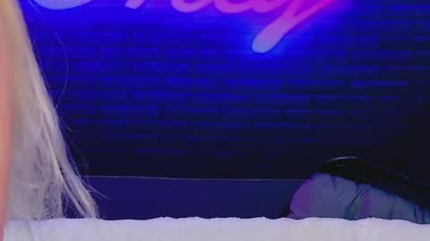 Snapshot of alessiacroft chatting on June 9, 4:02 am alessiacroft online show from June 9, 4:02 am