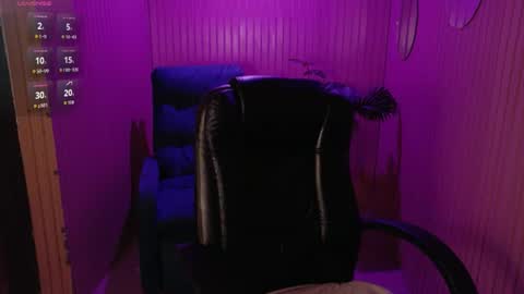 Snapshot of alessiamonroe_ chatting on July 12, 7:27 pm alessiamonroe_ online show from July 12, 7:27 pm