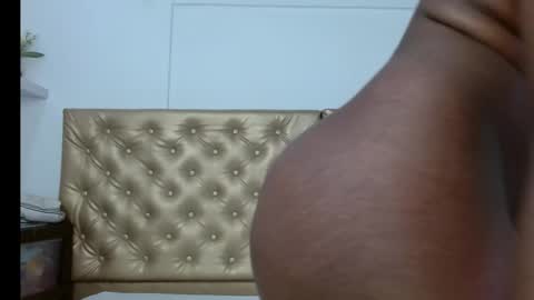 Snapshot of alessiiaa_ chatting on January 21, 1:32 pm alessiiaa online show from January 21, 1:32 pm