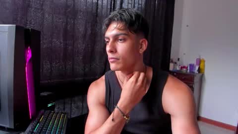 Snapshot of alessio_vale chatting on March 24, 8:58 pm alessio Vale online show from March 24, 8:58 pm