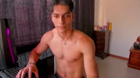 Snapshot of alessio_vale chatting on March 26, 10:04 pm alessio Vale online show from March 26, 10:04 pm