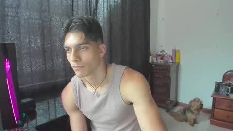Snapshot of alessio_vale chatting on March 27, 11:54 am alessio Vale online show from March 27, 11:54 am