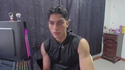 Snapshot of alessio_vale chatting on March 28, 10:53 pm alessio Vale online show from March 28, 10:53 pm