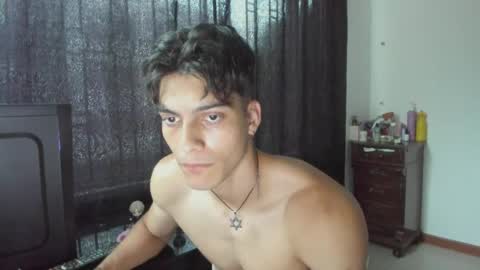 Snapshot of alessio_vale chatting on March 31, 11:32 am alessio Vale online show from March 31, 11:32 am