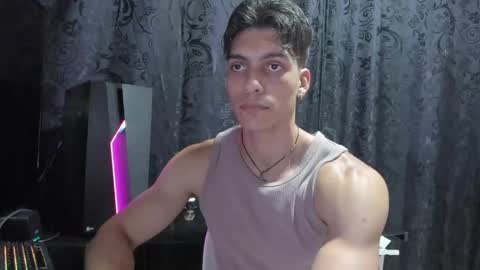 Snapshot of alessio_vale chatting on April 1, 12:22 am alessio Vale online show from April 1, 12:22 am