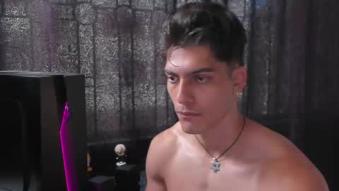 Snapshot of alessio_vale chatting on April 2, 2:15 pm alessio Vale online show from April 2, 2:15 pm