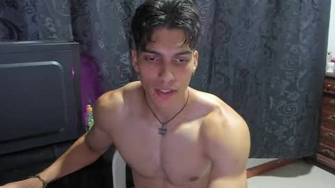 Snapshot of alessio_vale chatting on April 4, 12:53 am alessio Vale online show from April 4, 12:53 am