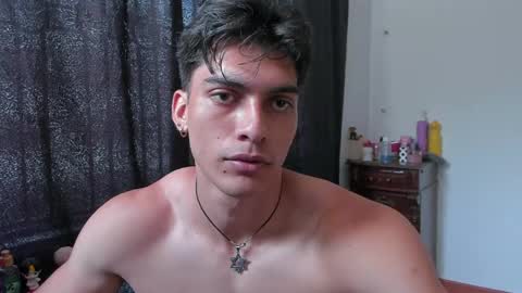 Snapshot of alessio_vale chatting on April 4, 6:16 pm alessio Vale online show from April 4, 6:16 pm