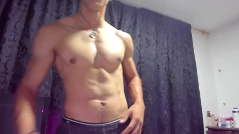 Snapshot of alessio_vale chatting on April 7, 1:28 am alessio Vale online show from April 7, 1:28 am