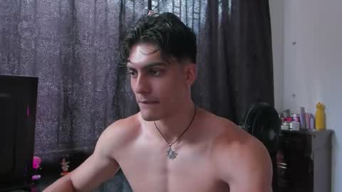 Snapshot of alessio_vale chatting on April 17, 7:06 pm alessio Vale online show from April 17, 7:06 pm