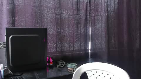 Snapshot of alessio_vale chatting on April 19, 5:23 pm alessio Vale online show from April 19, 5:23 pm