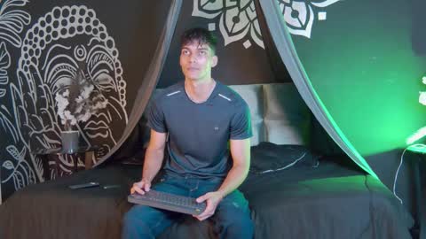 Snapshot of alessiovitale chatting on November 8, 12:16 pm Alessio online show from November 8, 12:16 pm