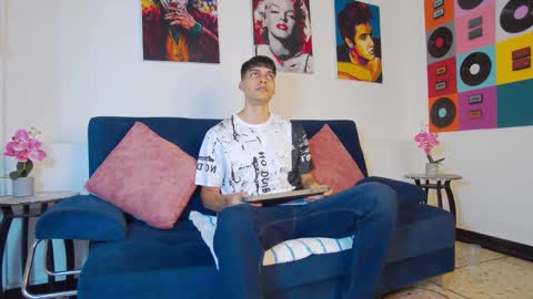 Snapshot of alessiovitale chatting on November 18, 12:09 pm Alessio online show from November 18, 12:09 pm