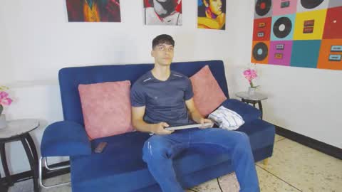 Snapshot of alessiovitale chatting on November 22, 12:04 pm Alessio online show from November 22, 12:04 pm