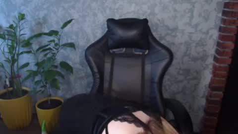 Alex online show from May 2, 11:37 am