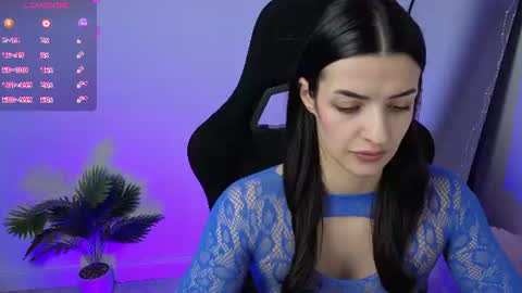 Snapshot of alessyaaa chatting on June 14, 10:01 pm Ale online show from June 14, 10:01 pm