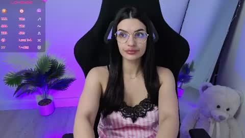 Snapshot of alessyaaa chatting on June 17, 10:28 am Ale online show from June 17, 10:28 am