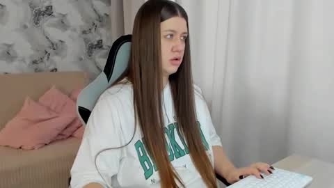 Aletta Oushen online show from October 6, 10:56 am