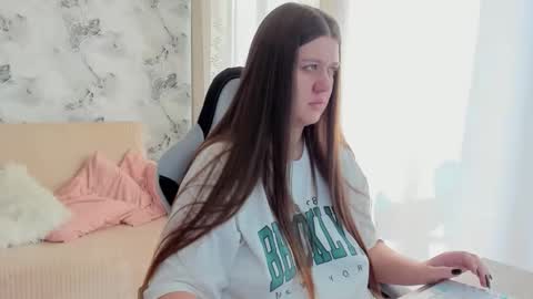 Aletta Oushen online show from October 16, 9:43 am