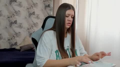 Aletta Oushen online show from April 28, 6:07 am